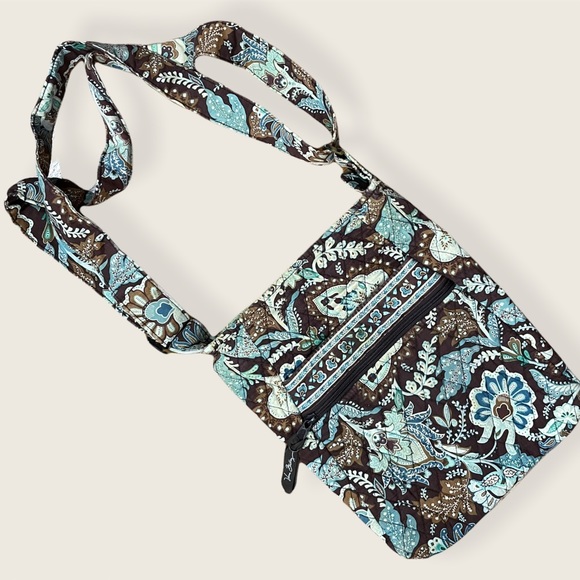 Vera Bradley Handbags - VERA BRADLEY crossbody bag